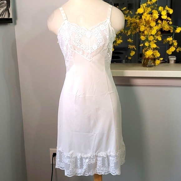 Vintage Maidenform slip. Lots of‎ lace. Size 34, Excellent condition. - Picture 1 of 6